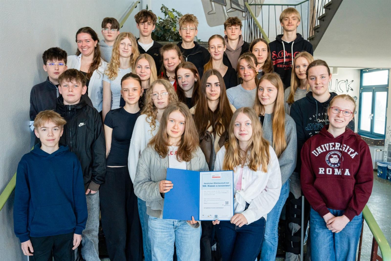 Die Klasse 9D mit Frau Fliegner