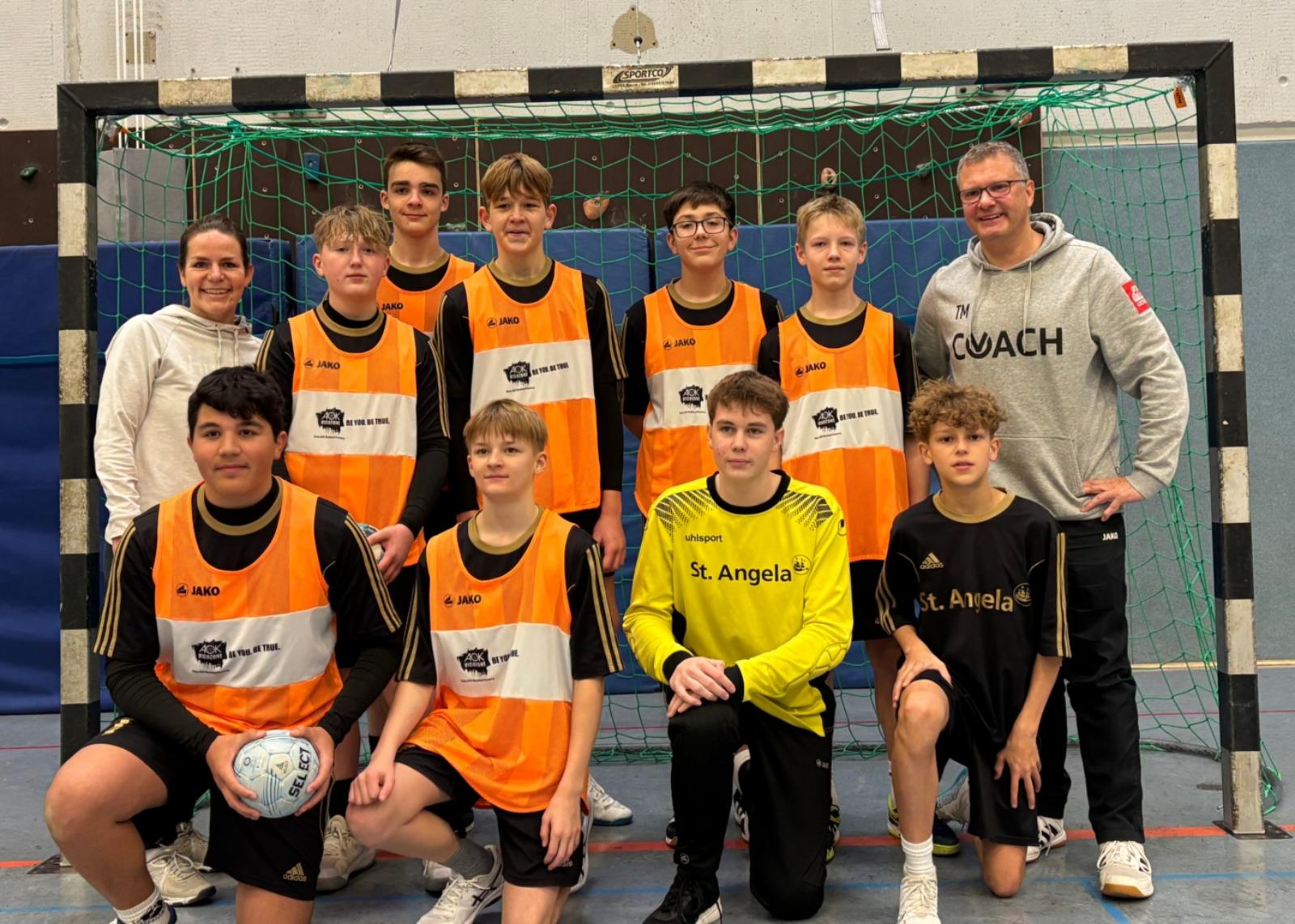 Unsere U16-Handballer 2025 mit Frau Denkewitz und Herrn Moritz