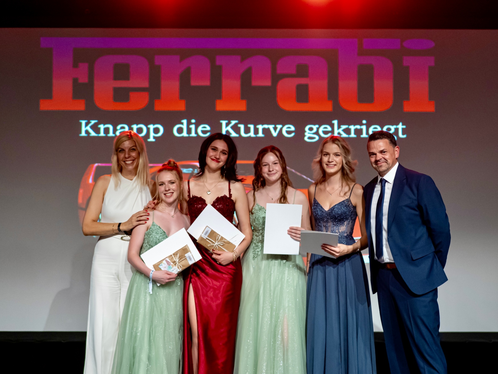 von links nach rechts: Nadine Sarp, Maria Hoffstadt, Maria Pakula, Pia Hölscher, Stella Fey, Michael Schmitz