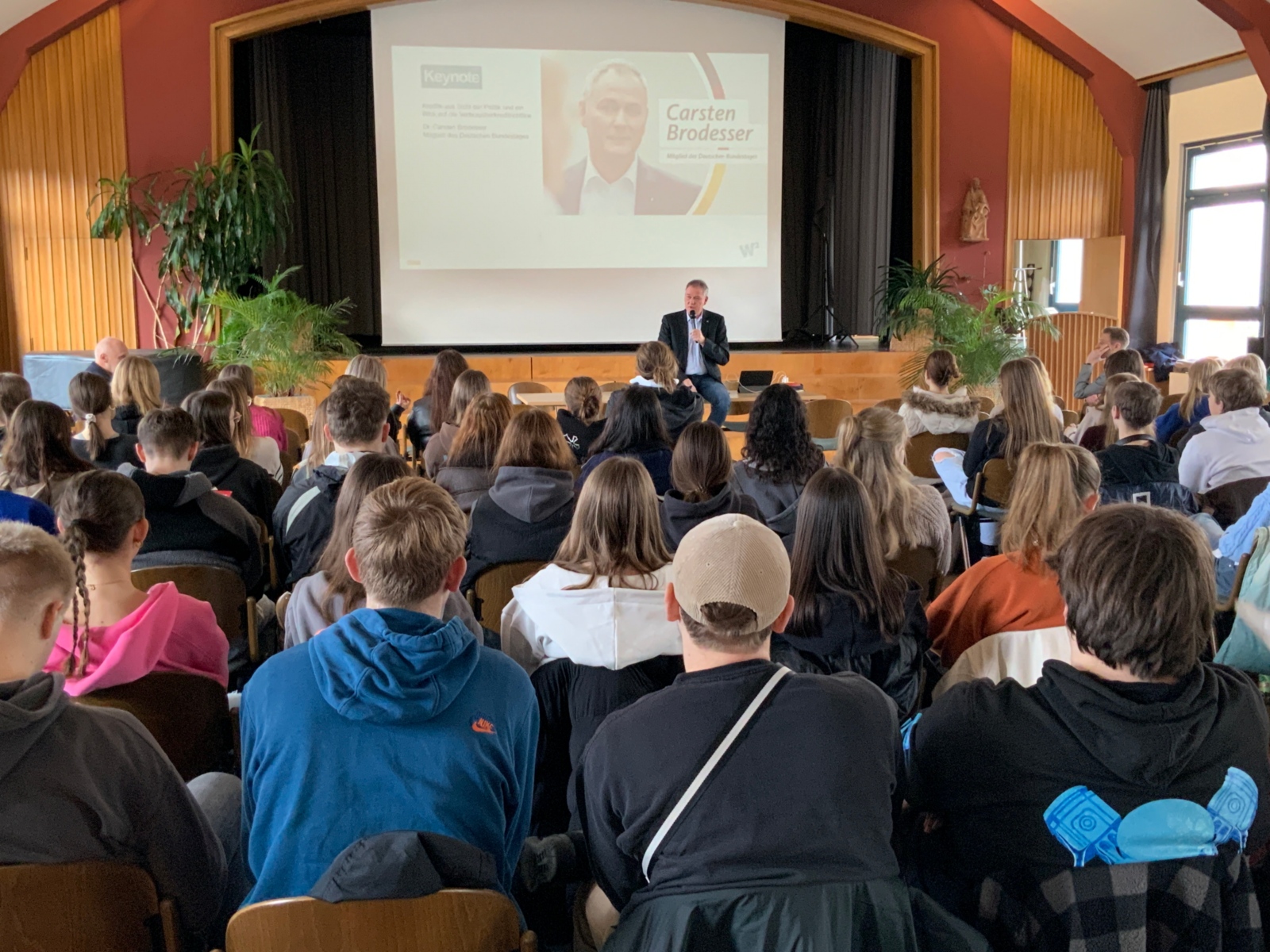 Bundestagsabgeordneter und ehemaliger St.-Angela-Schüler Dr. Carsten Brodesser